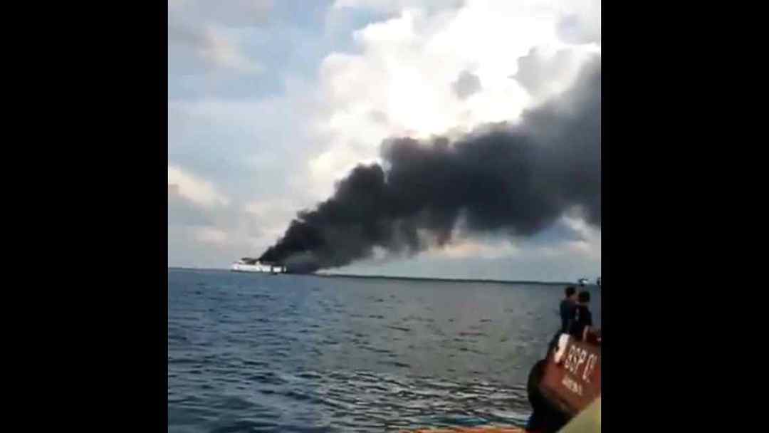 Penumpang Kapal KM Satya Kencana IX Yang Terbakar Berhasil Dievakuasi