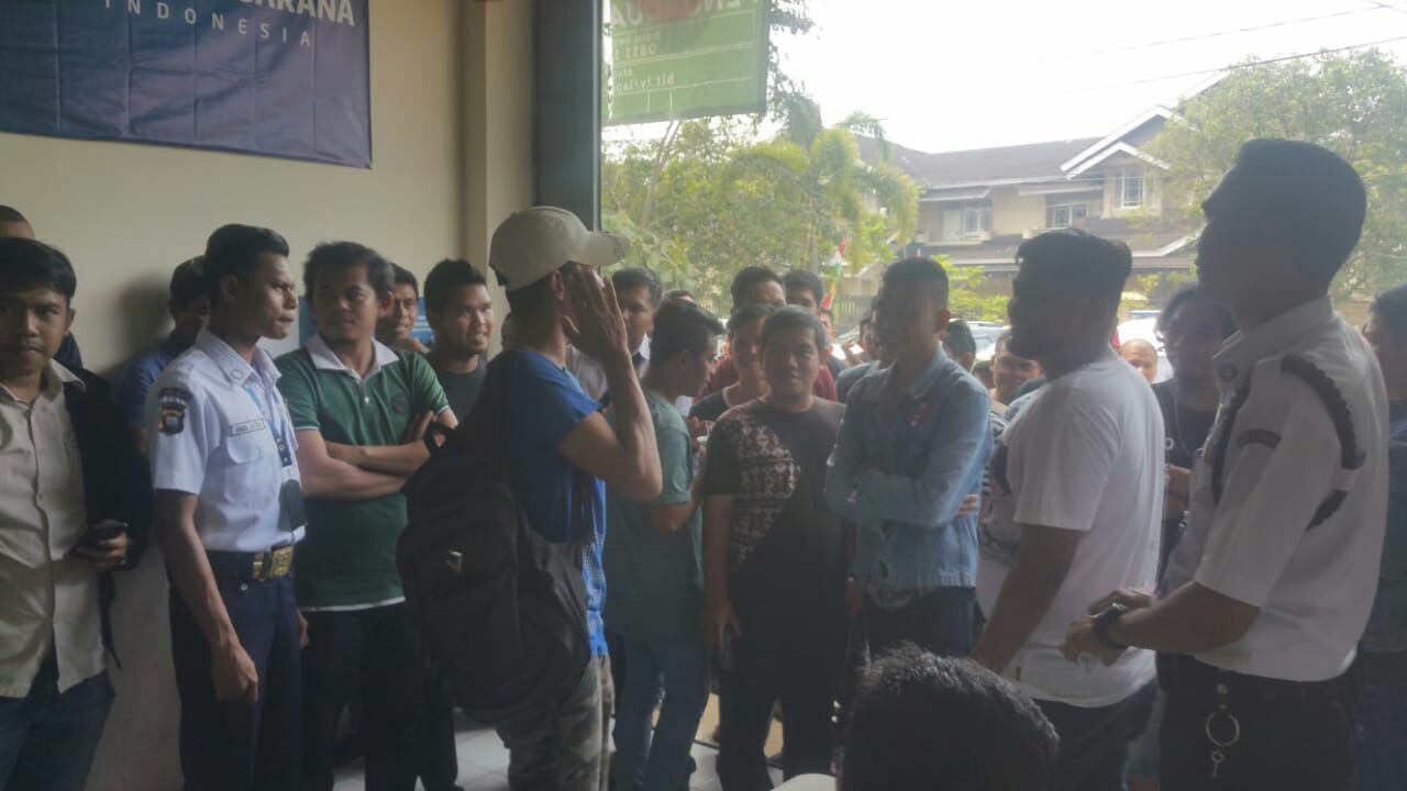 Aksi Damai Driver Go-Car Terkait Kebijakan PT. Go-Jek Turunkan Intensif Para Driver