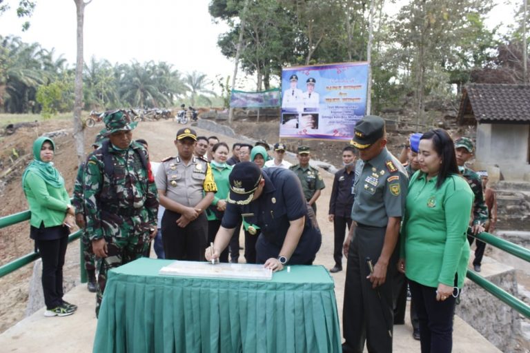 Danrem 043 Gatam Tutup TMMD Ke-102 di Pesawaran