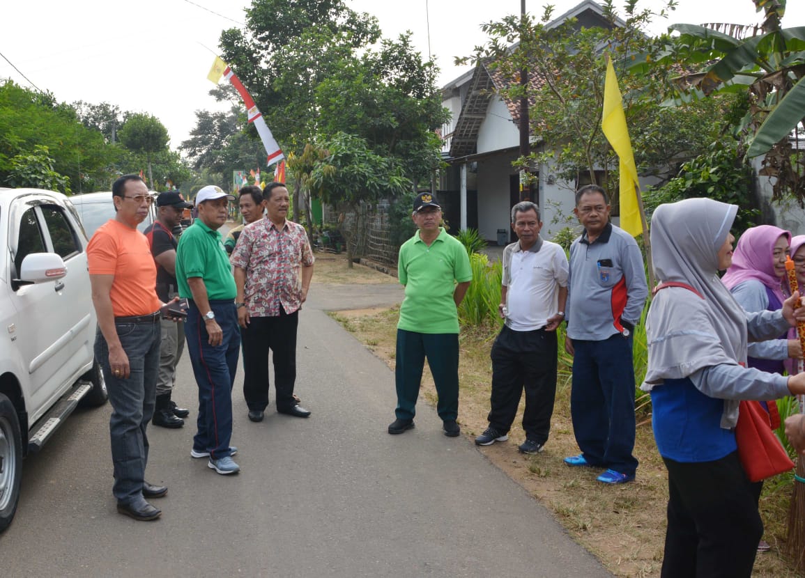 Pemda Kota Metro Jumat Bersih di Kampung KB