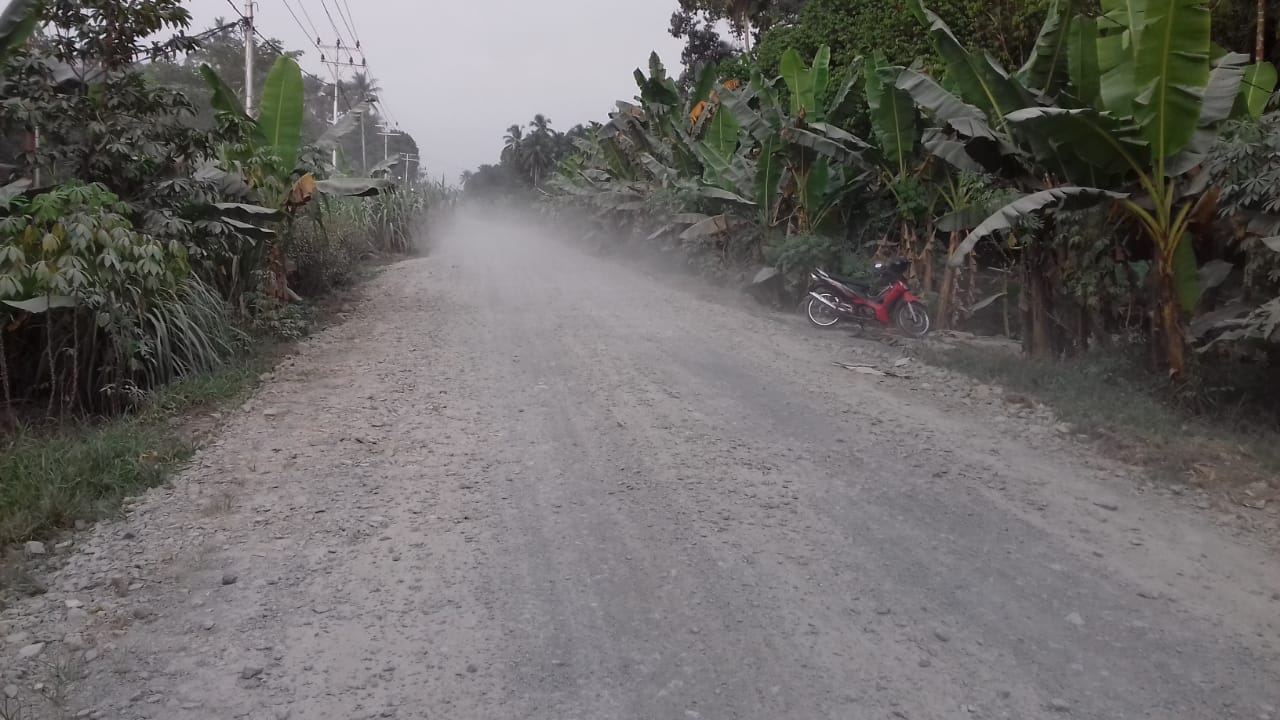 Warga Kubu Raya Resahkan Debu Proyek Pembangunan Jalan Poros Sei Bemban Pelita 2 dan Pelita 3