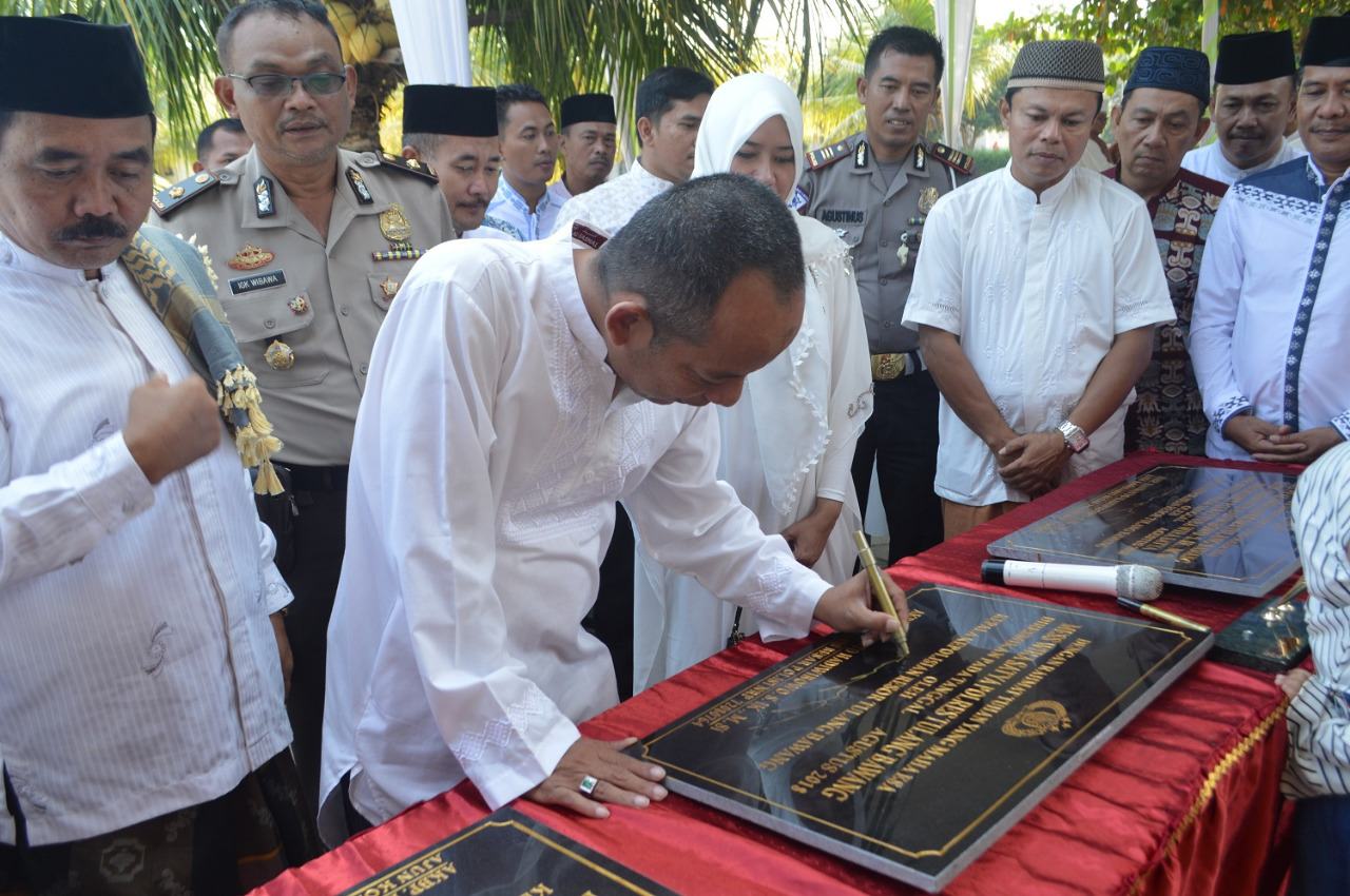 Kapolres Tulang Bawang Tandatangani Tiga Prasasti di Momen Hari Raya Idul Adha 1439 H