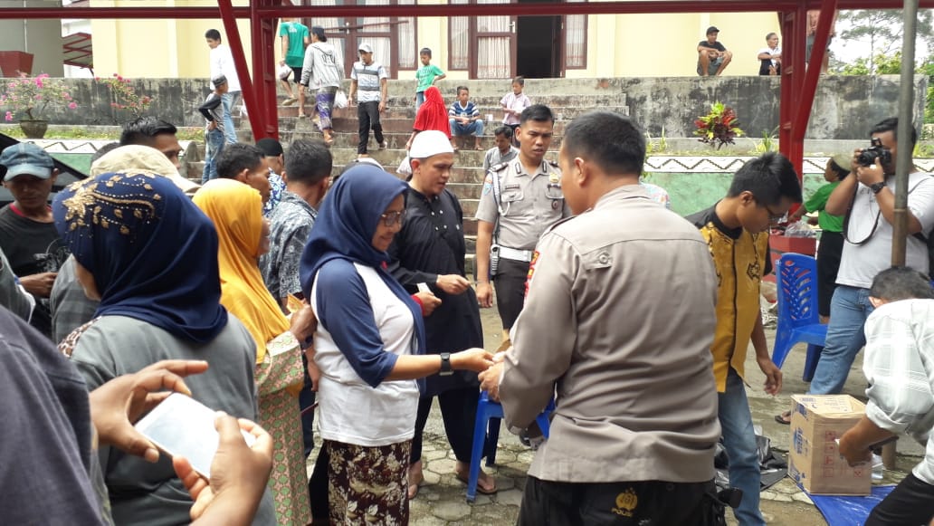 Waka Polres Tanggamus Pimpin Pembagian Daging Qurban