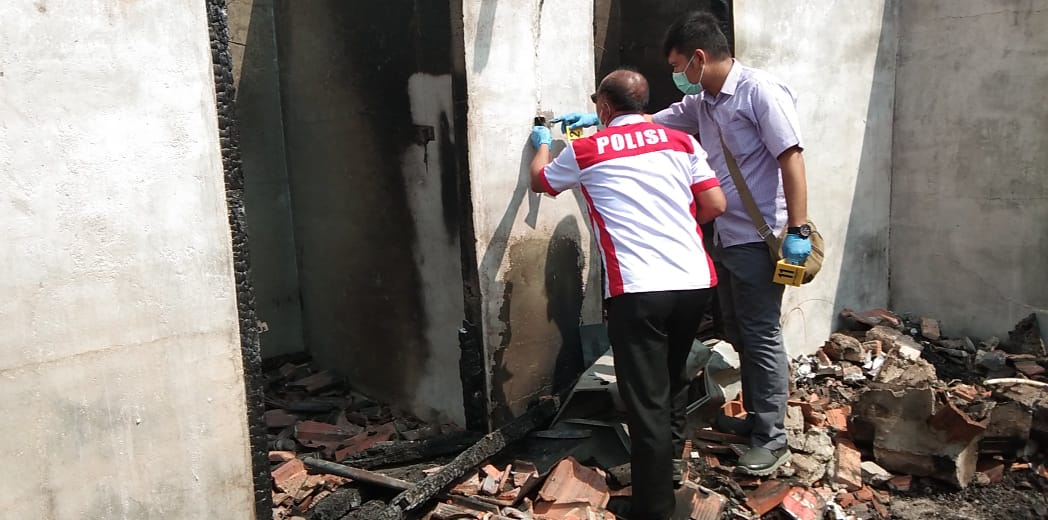 Ditinggal Pergi, Rumah Jukriah Ludes Dilahap Si Jago Merah