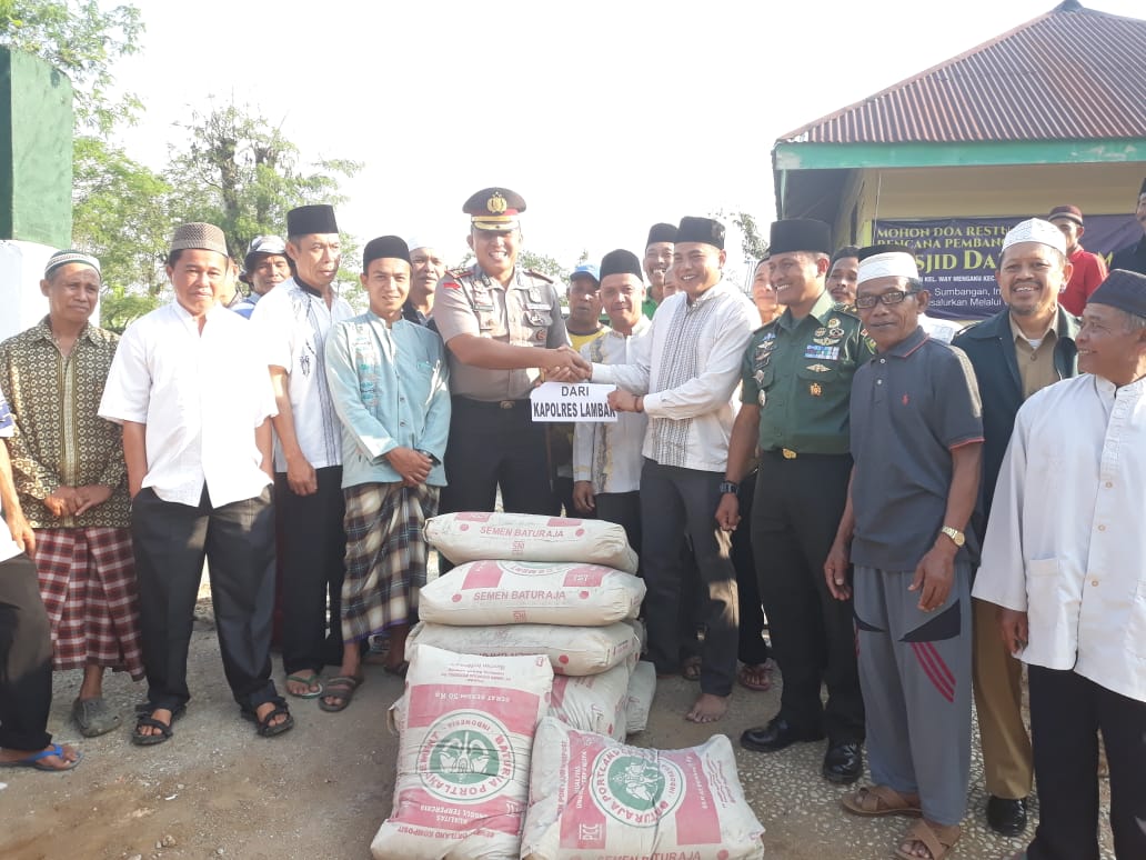 Kapolres Lampung Barat Letakkan Batu Pertama Pembangunan Masjid