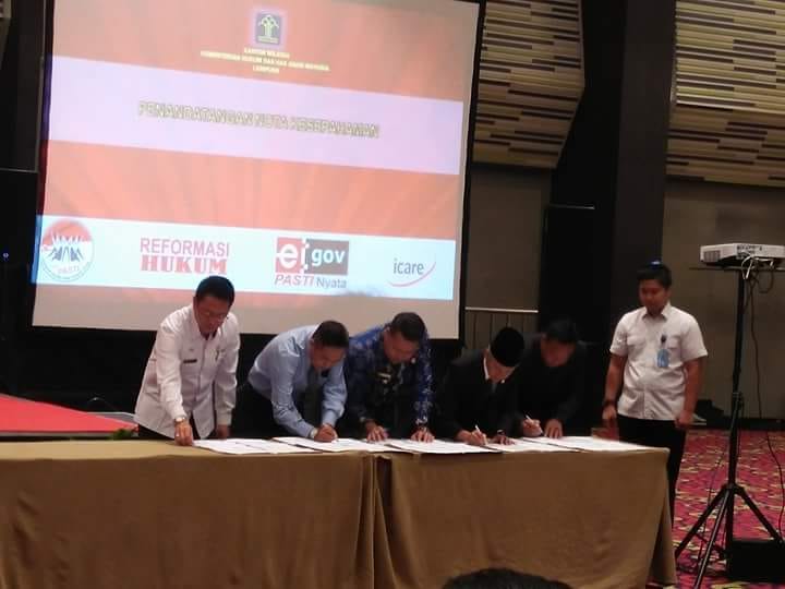 Pemkab Pringsewu Serahkan Sertifikat Tanah Untuk Balai Pemasyarakatan Pringsewu