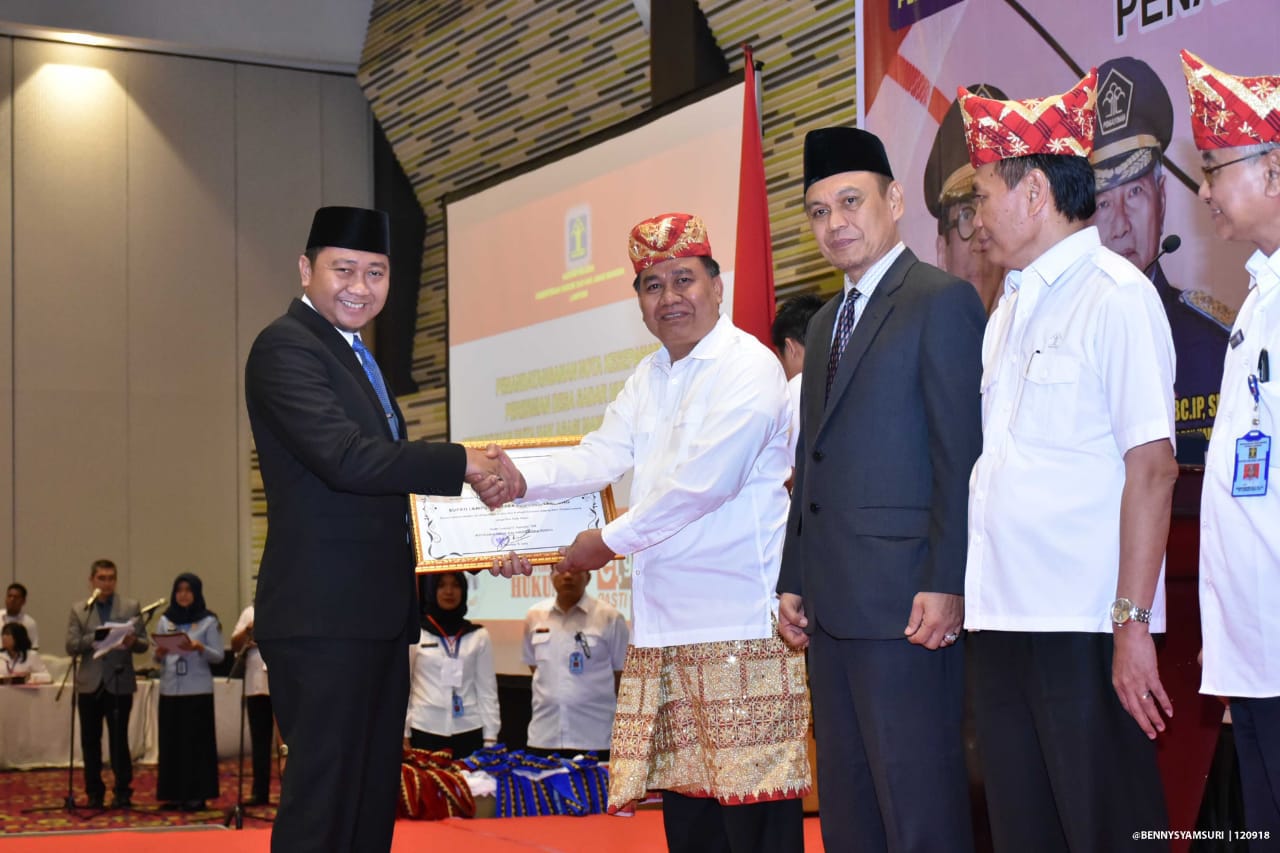 Pemda Lampung Utara Raih Penghargaan Anubhawa Sasana Desa