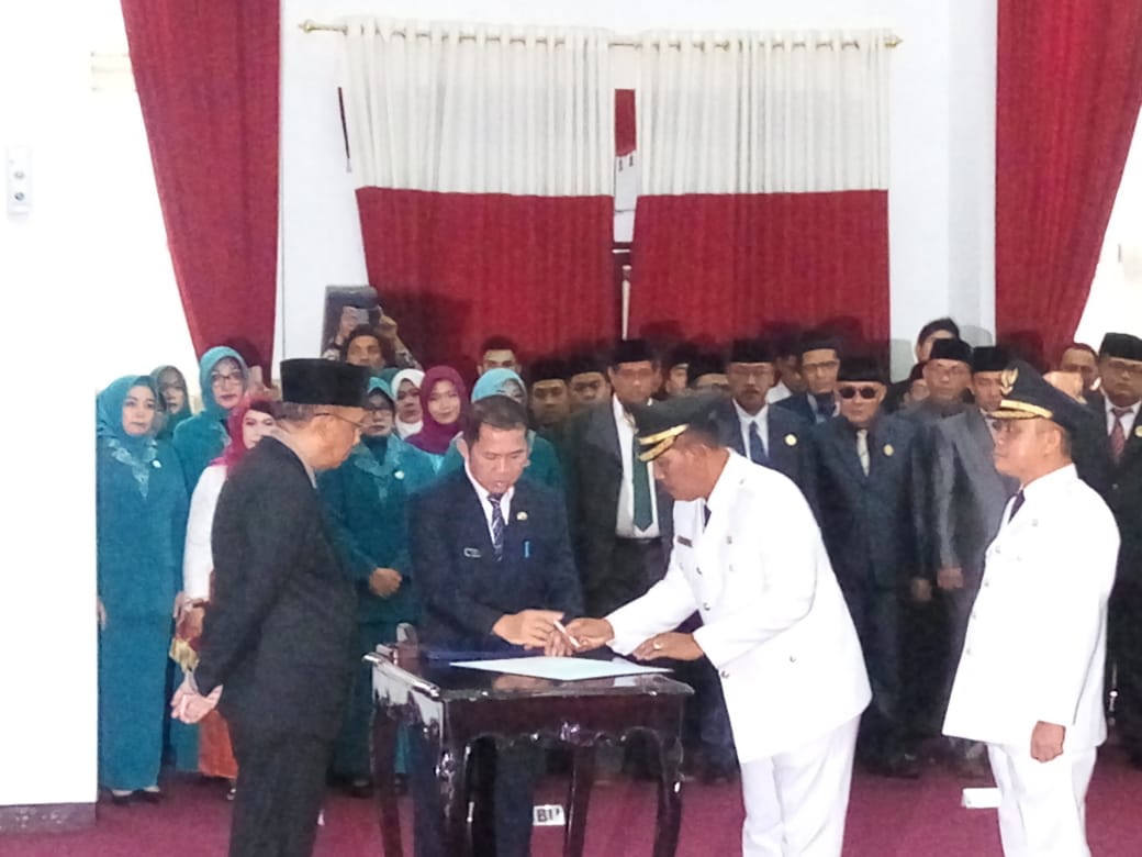 Gubernur Kalimantan Barat Melantik Bupati dan Wakil Kabupaten Kayong Utara Citra Duani dan Efendi Ahmad