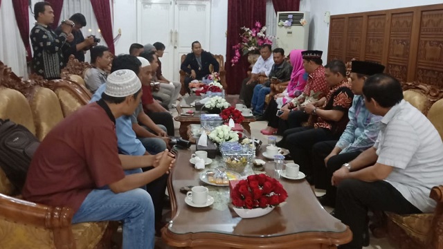 Dewi Handajani dan Syafi’i Terima Audensi DPC AJOI Tanggamus Di Rumah Dinas