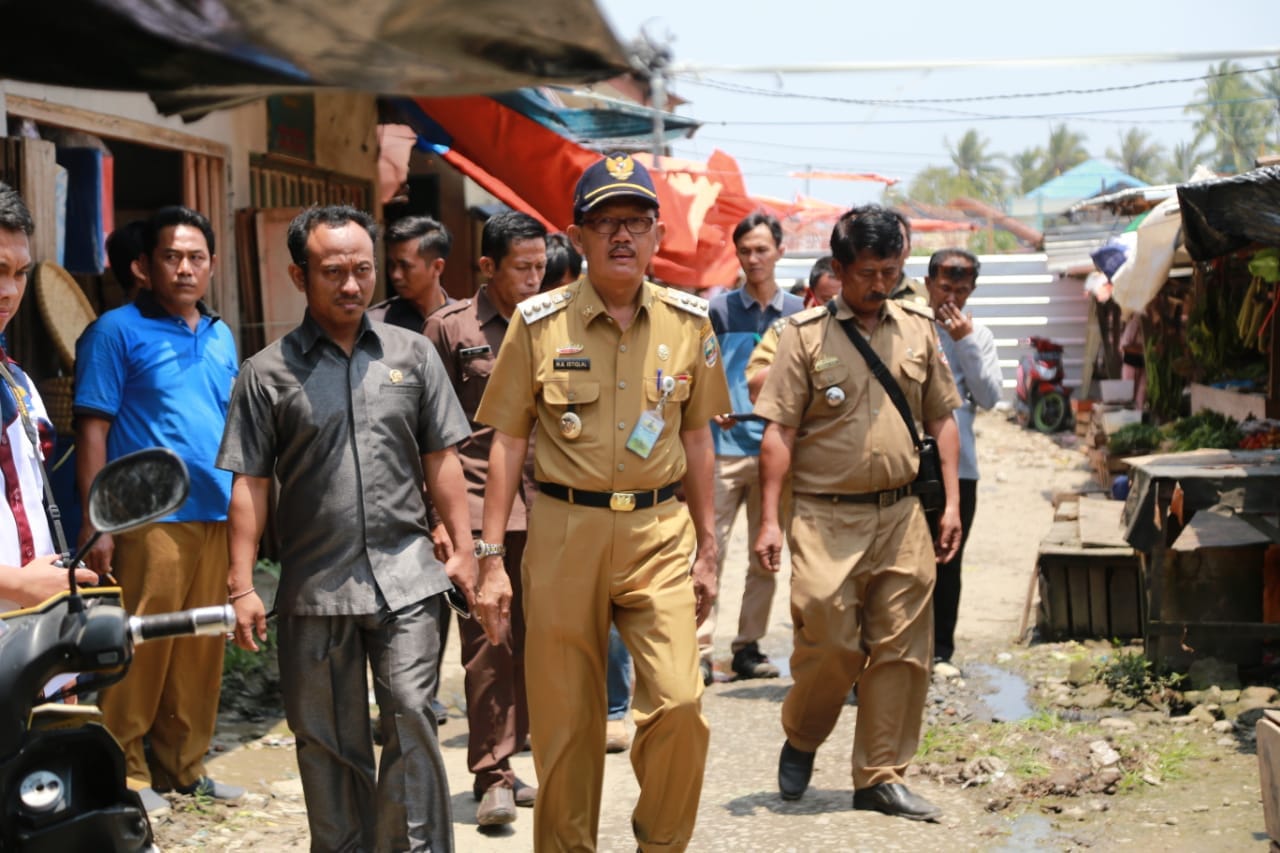 Sidak Bupati Pesisir Barat Pasar Way Batu Mubazir