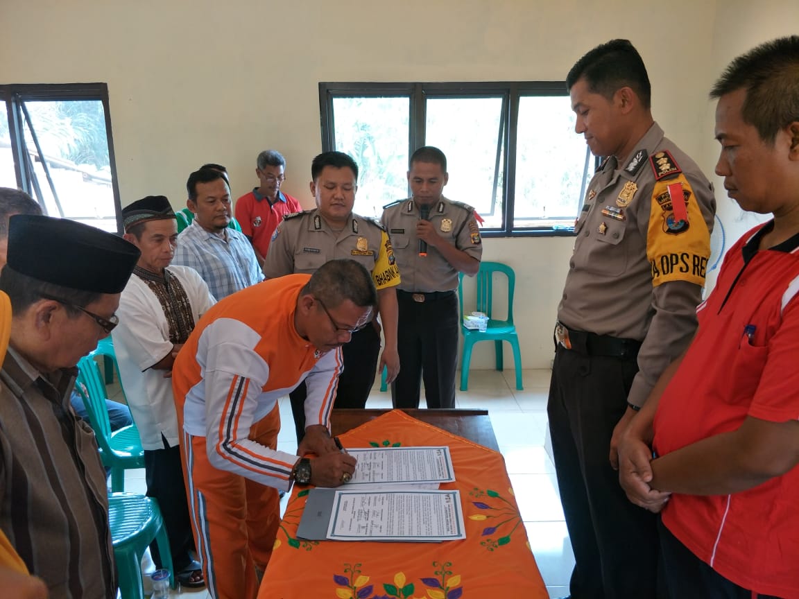 Ciptakan Pemilu Damai, Kapolres Lampura Sambangi Warga Mulangmaya