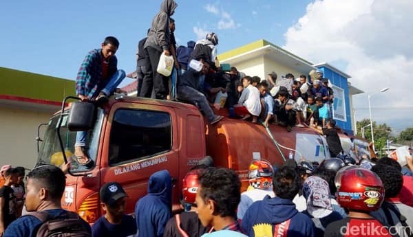 Pasca Gempa Marak Penjarahan Toko di Kota Palu, Truk BBM dan Kontainer Jadi Sasaran