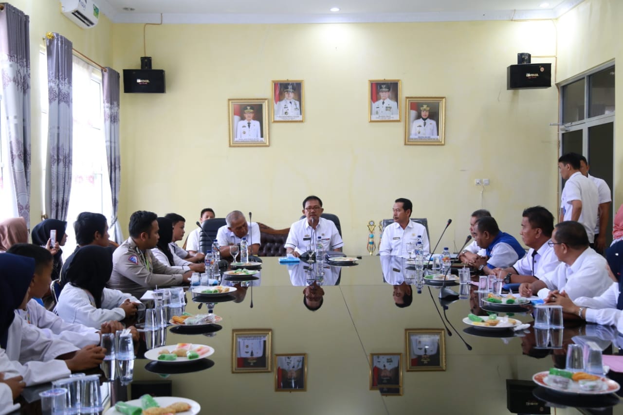 Bupati Pesbar Gelar Audiensi dengan 13 Atlit Taekwondo dan Pelatih