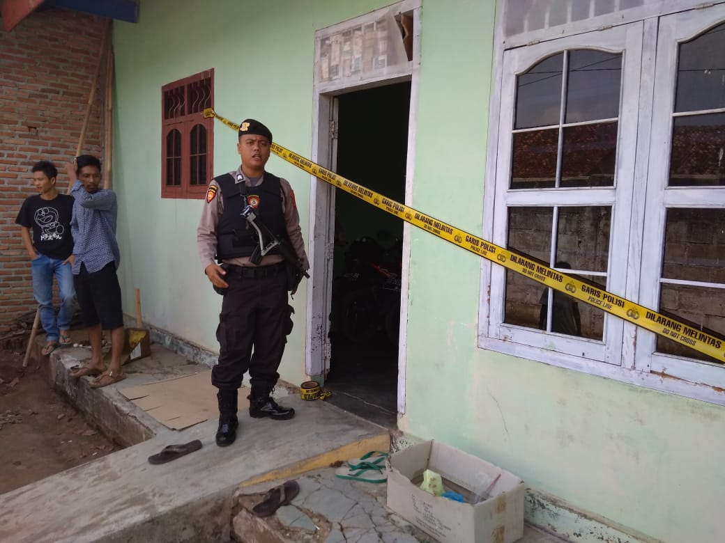 Polisi Temukan Mayat Laki-Laki Di Dalam Rumah