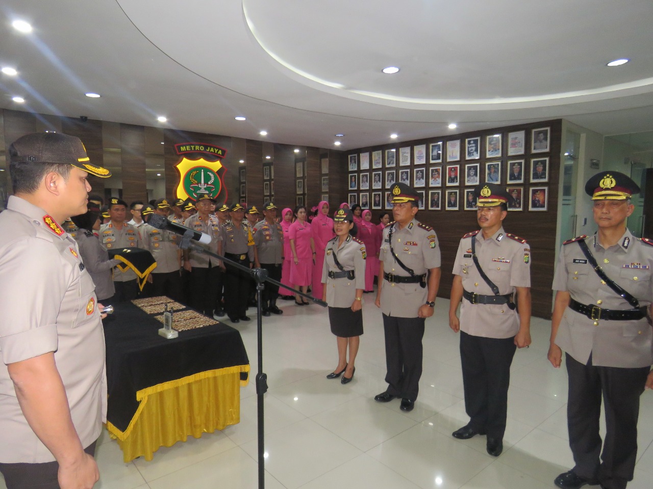 Kapolres Jakbar Pimpin Sertijab Kasat Binmas dan Kapolsek Palmerah