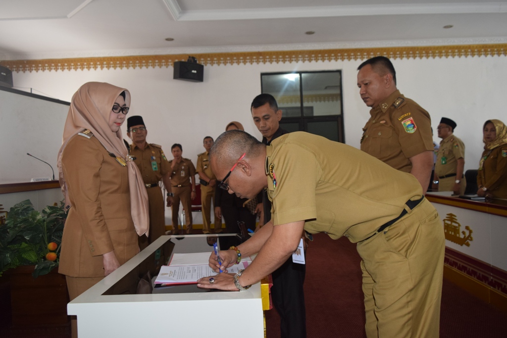 Dewi Handajani Melantik Hamid Hariansyah Sebagai Plt Sekda Pemkab Tanggamus