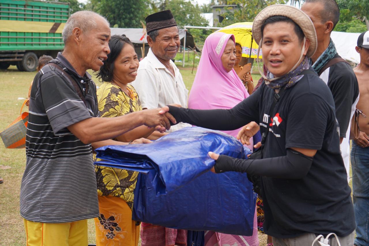 Relawan PWI dan SMSI Babel, Hibur Anak-Anak Pengungsi