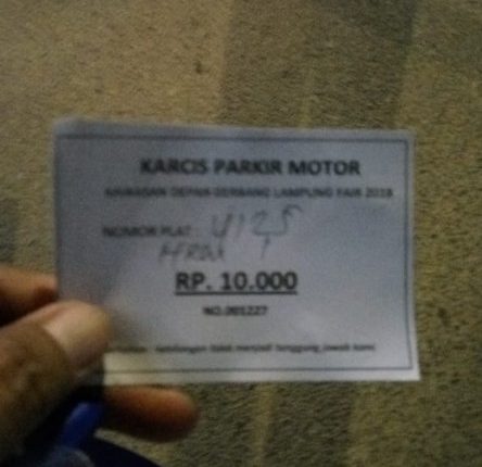 Biaya Parkir Lampung Fair Mencekik Pengunjung