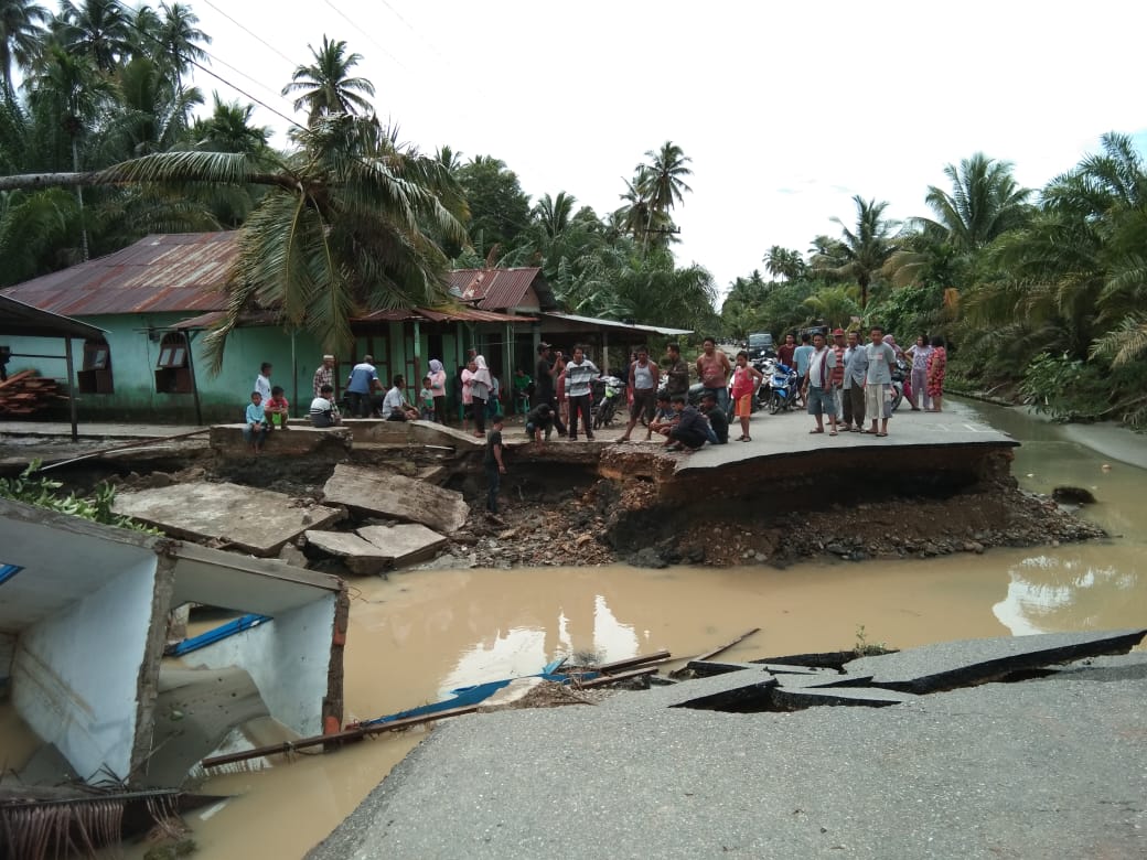 Banjir dan Longsor Melanda Sumut dan Sumbar, 22 Orang Meninggal dan 15 Orang Hilang