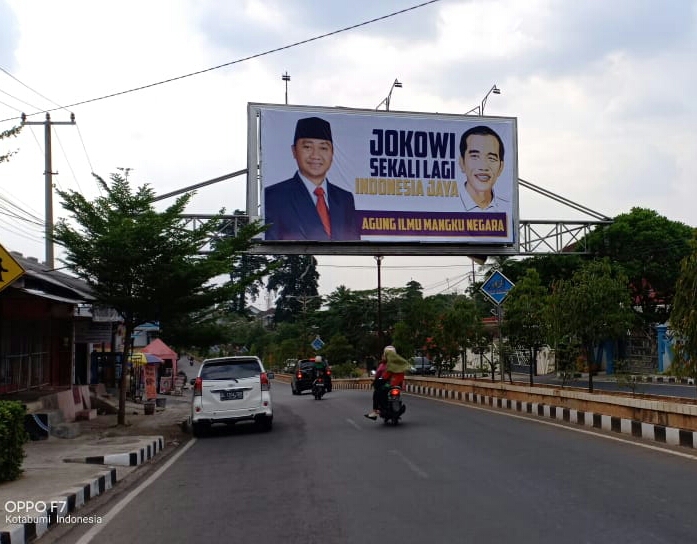 Billboard Bupati Lampura Tersirat Serukan Ajakan Dukungan Untuk Jokowi?