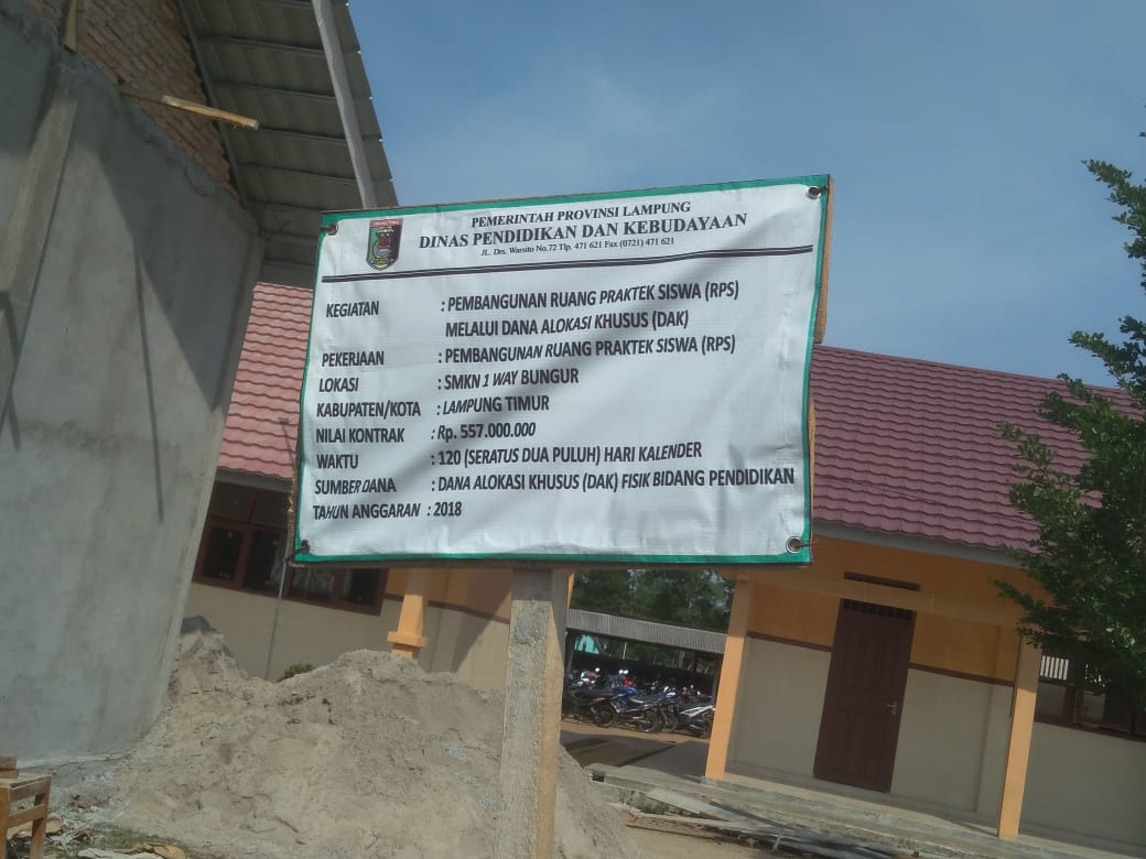 Proyek Pembangunan Ruang Kelas SMKN Way Bungur Rp500 Juta Lebih Sudah 50%