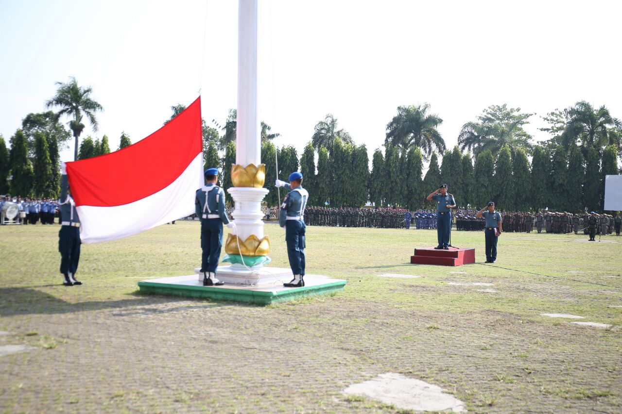 Danlanal Pimpin Upacara di Lapangan Korpri Kantor Gubernur