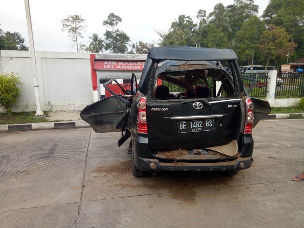 Mobil Toyota Avanza Meledak di SPBU Talagening