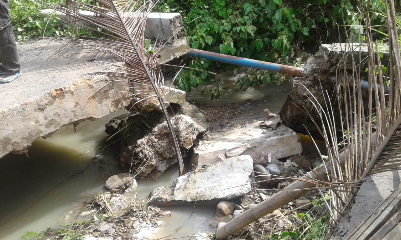 Hujan Deras Jembatan Way Kesugihan Ambrol, Jalur Dua Pekon Terputus