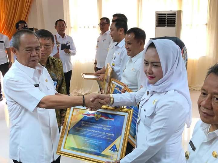 Hj Winarti Terima Penghargaan WTP Atas Laporan Keuangan 2017