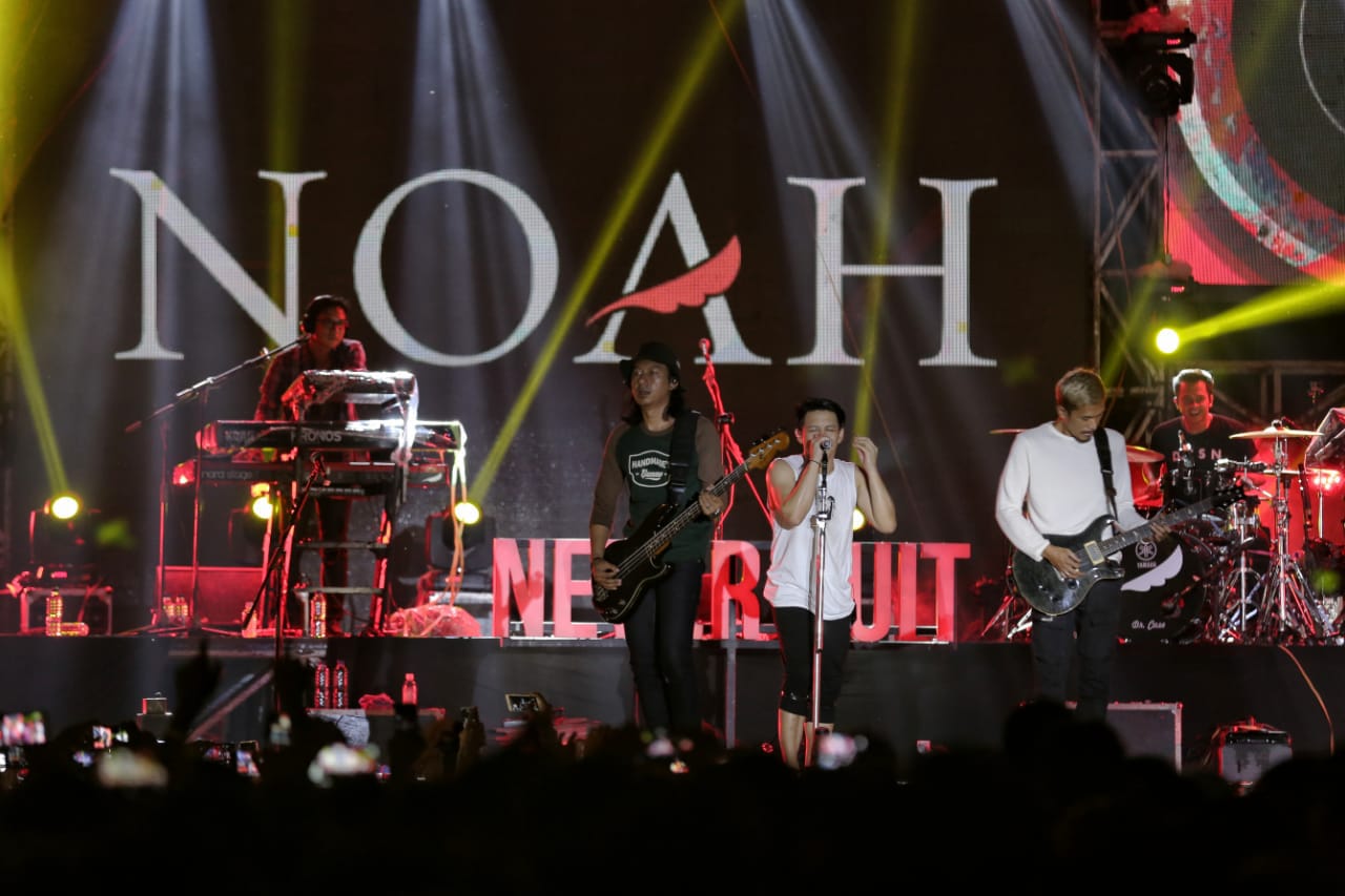 Gubernur Ridho dan Ariel Noah Habiskan Malam Bersama Ribuan Masyarakat di Saburai