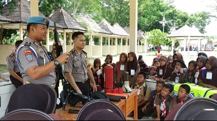 Kelas Inspirasi Polsek Tumijajar Dikagumi Siswa Wahana Profesi