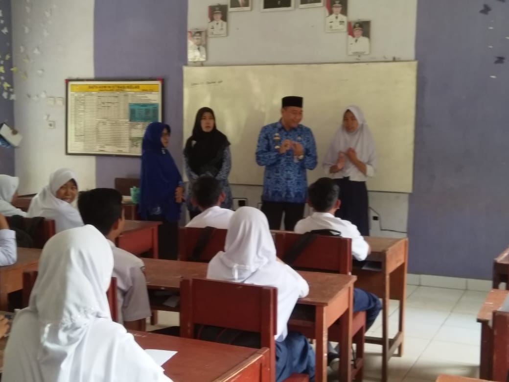Peringati Hari Sumpah Pemuda, Agung Sambangi Siswa SMPN 01 Absel