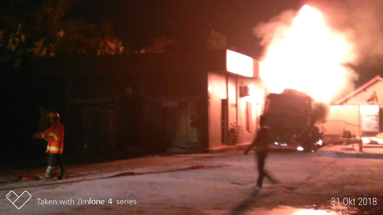 Truk BBM Terbakar di SPBU Batanghari Lampung Timur, Dua Korban Dilarikn ke Rumah Sakit