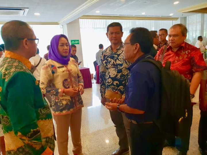 Winarti Salurkan Hibah Bantuan Air Minum Perkotaan 2019