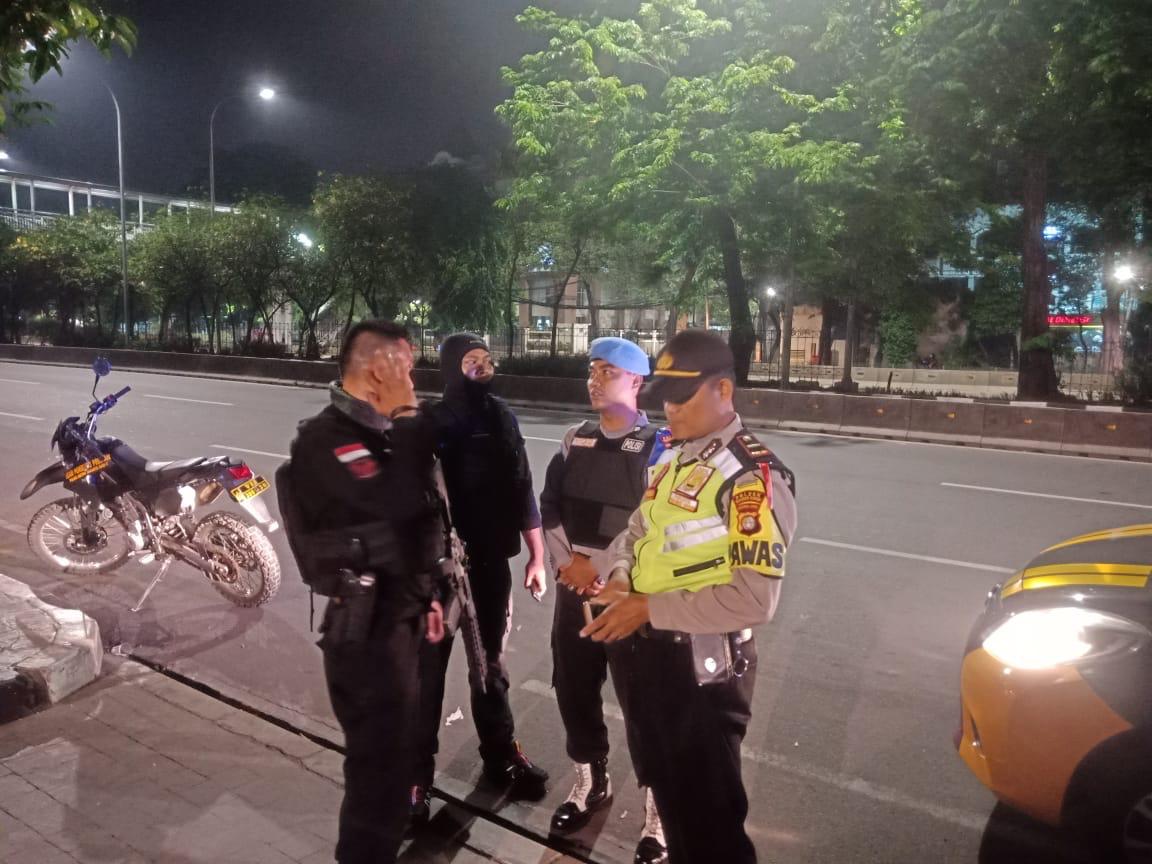 Team Pemburu Preman Polres Jakbar Bubarkan Aksi Balap Liar di Depan Terminal Grogol