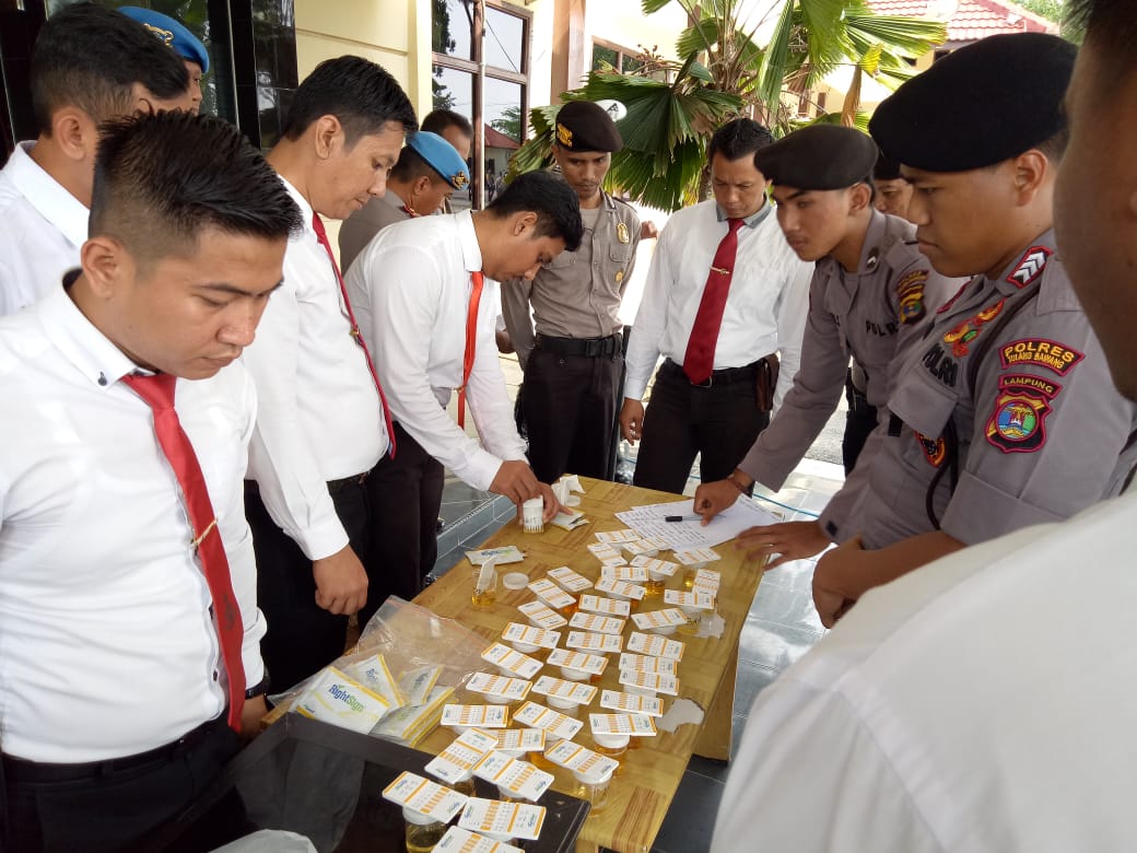 Mulai Dinas di Polres Tulang Bawang, AKBP Syaiful Tes Urine Mendadak Anggotanya