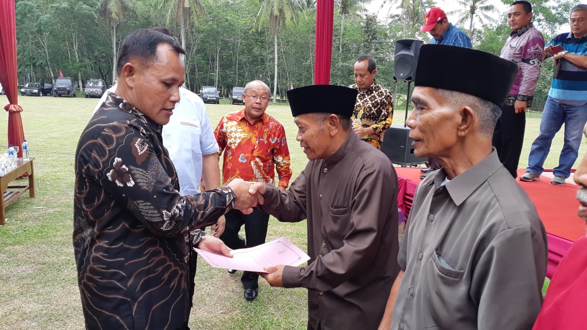 Plt Bupati Nanang Ermanto Berikan Bantuan Untuk Para Petani