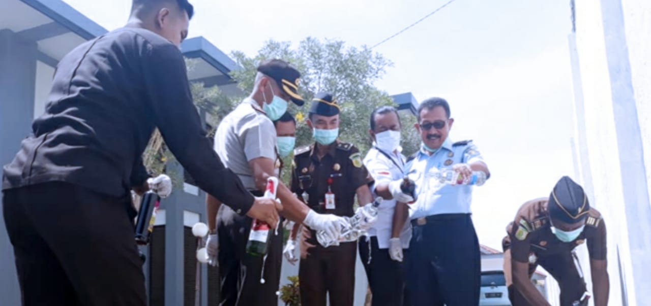 Kejari Sumenep Musnahkan Sabu dan Miras