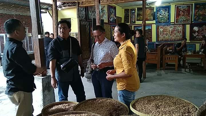 Pemerintah Pringsewu Tinjau Sentra Industri Kopi Luwak Khas Mataram