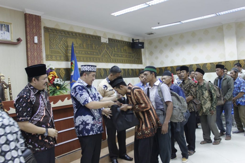 500 Orang Diberangkat Wisata Religi oleh Pemda Pesawaran