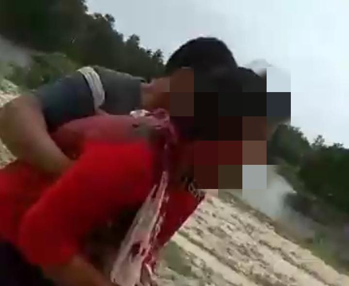 Begal Itu “Bacok” Emak Emak Yang Gendong Bayi