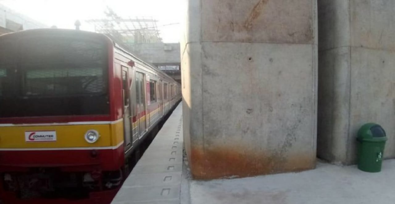 Warga Tewas Tertabrak KRL Commuter Line Poltangan Jaksel