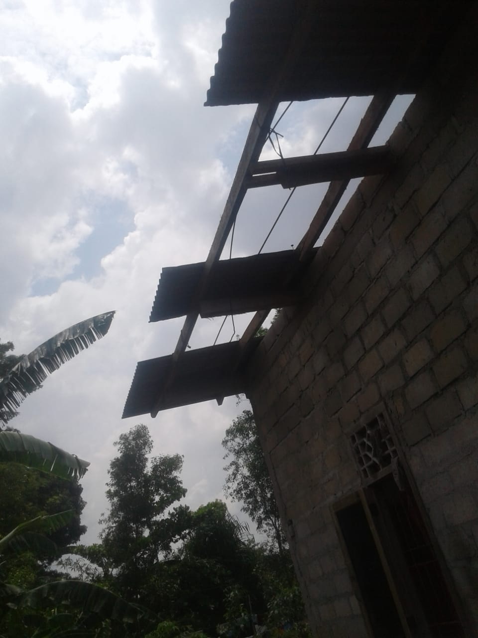 Belasan Rumah Warga di Daya Asri Rusak Diterpa Angin Kencang