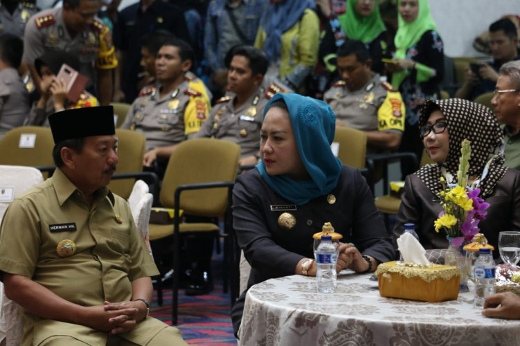 Komitmen Melawan Korupsi, Hj Winarti Hadiri Rakorda Dan Perjanjian APIP