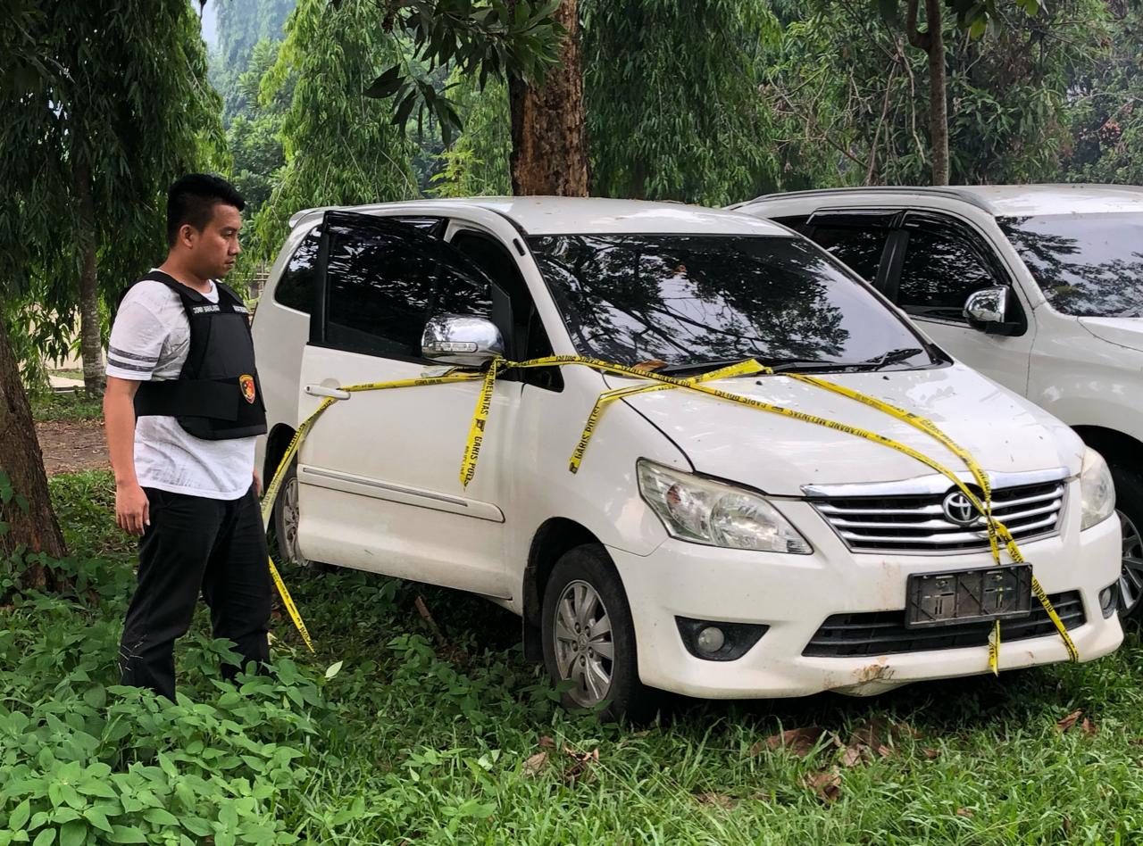 Mobil Dufi Ditemukan Satreskrim Polres Lampura Depan Toko Manisan Milik Warga