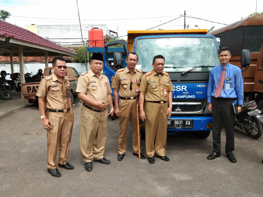 CSR Bank Lampung Serahkan Satu Unit Truk Pengangkut Sampah pada Pemkab Lampura