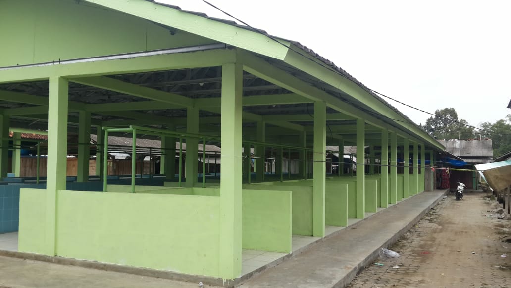 Pedagang Tiyuh Mulya Kencana Protes Buruknya Kualitas Bangunan Pasar