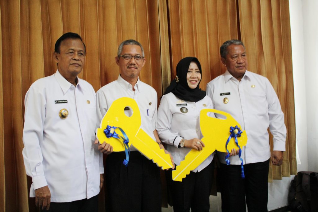 Walikota Serahkan 22 Kendaraan Dinas Kelurahan Se-Kota Metro