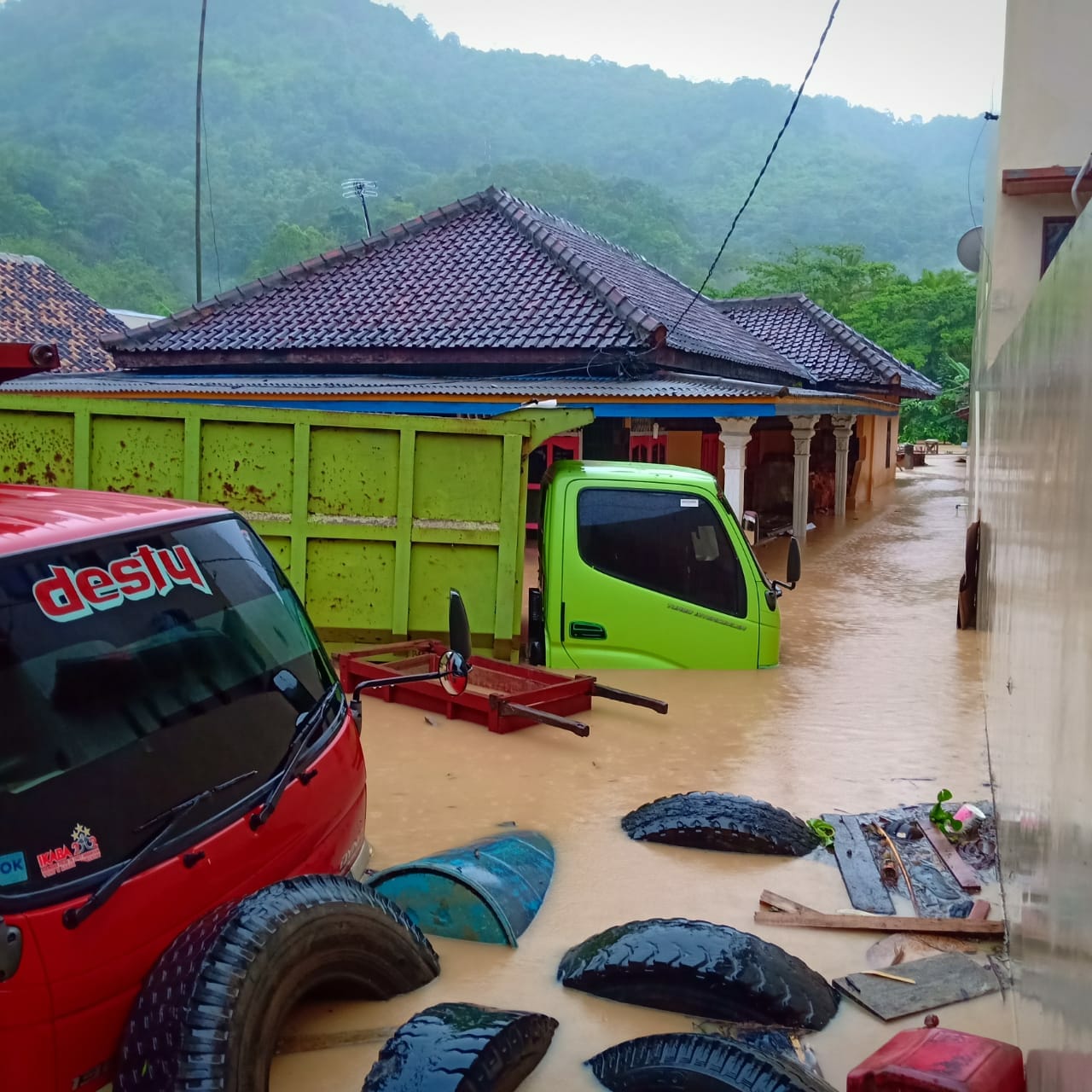 Jalin Trans Sumatera Balam-Kalianda Terendam Banjir Jalur Dialihkan Lewat Tol