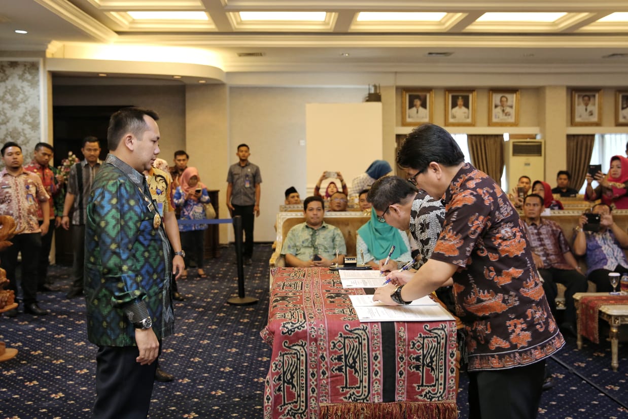 Perbesar SMK SMTI Bandarlampung, Gubernur Ridho Hibahkan Tanah ke Kemenperin